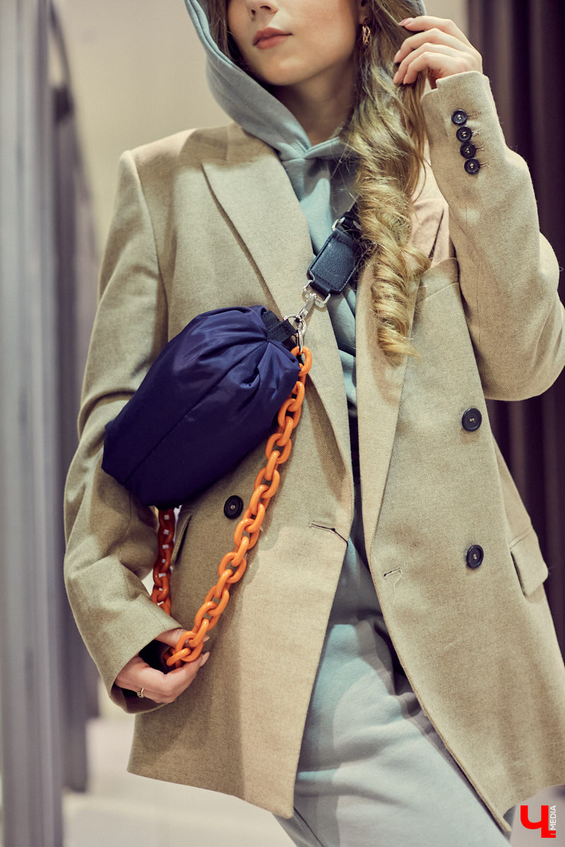 Спортивная, яркая, смелая, романтичная - какой вы будете этой весной, решать только вам. Наше дело - попросить стилиста собрать актуальные образы на все случаи жизни.