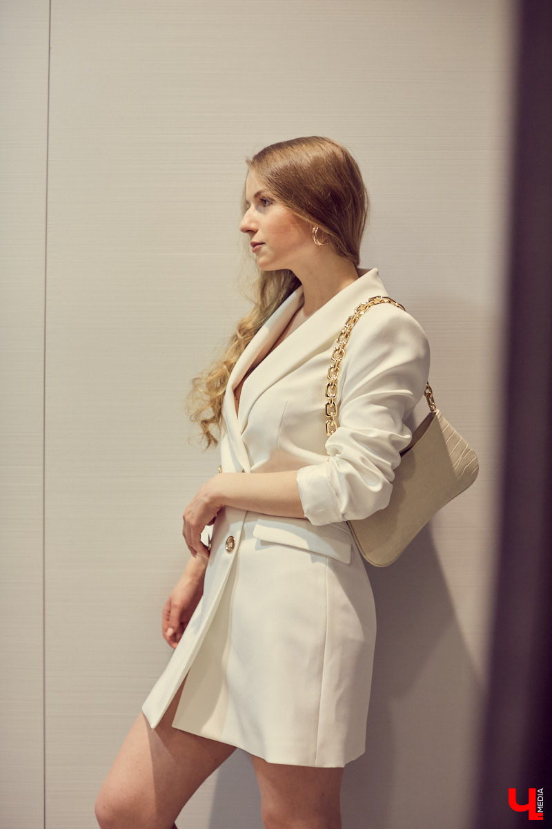 Спортивная, яркая, смелая, романтичная - какой вы будете этой весной, решать только вам. Наше дело - попросить стилиста собрать актуальные образы на все случаи жизни.