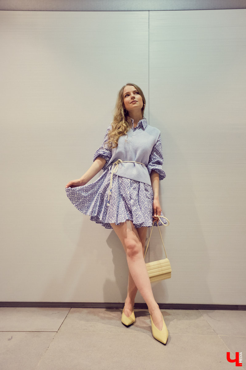 Спортивная, яркая, смелая, романтичная - какой вы будете этой весной, решать только вам. Наше дело - попросить стилиста собрать актуальные образы на все случаи жизни.