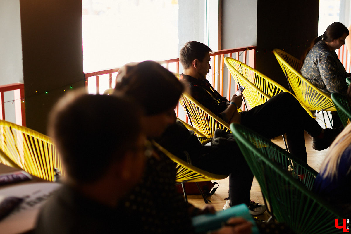 В выходные состоялось открытие «No Flowers Fest» — благотворительного феминистского фестиваля во Владимире. Несколько неравнодушных подруг превратили вечеринку до ряда событий в течение марта. Что из этого получилось?