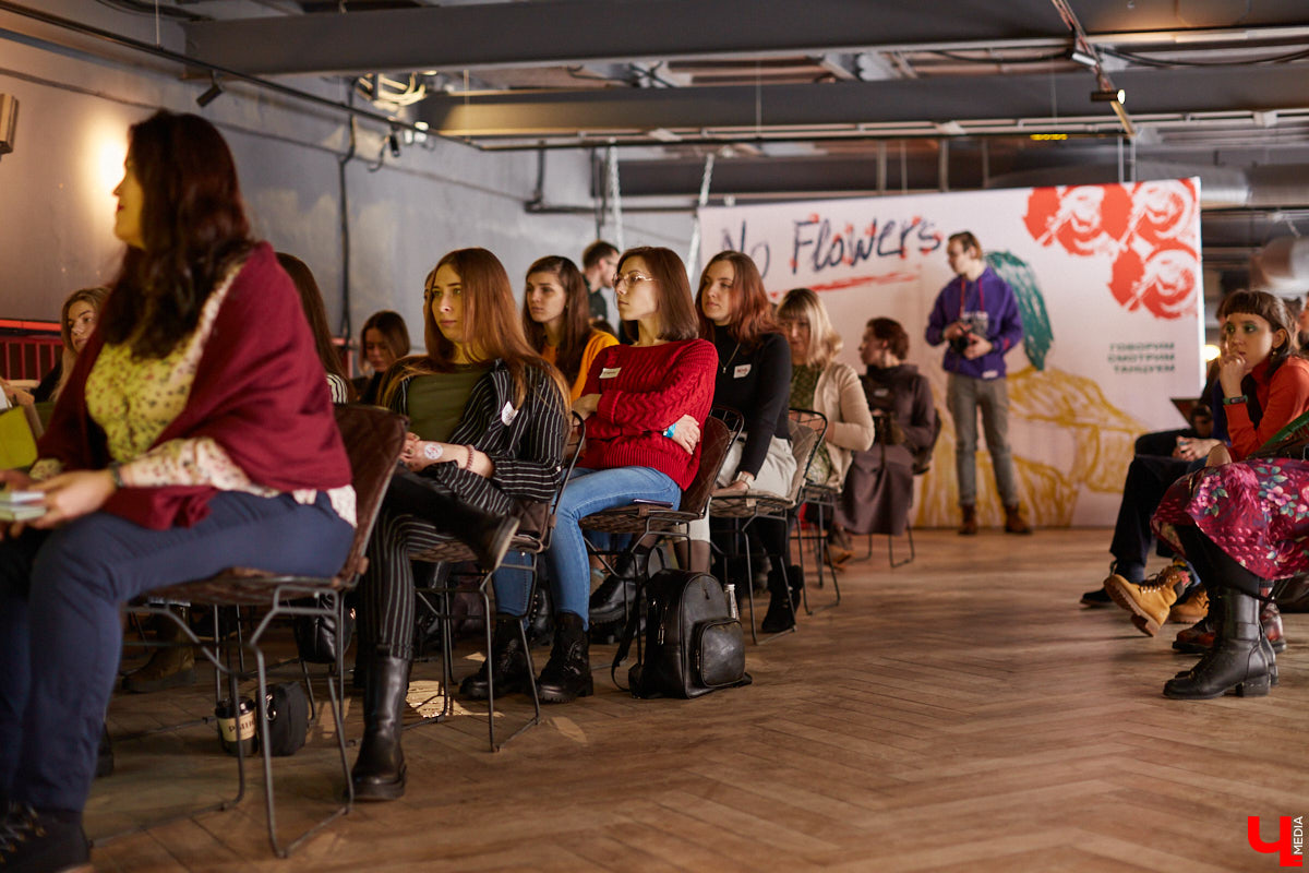 В выходные состоялось открытие «No Flowers Fest» — благотворительного феминистского фестиваля во Владимире. Несколько неравнодушных подруг превратили вечеринку до ряда событий в течение марта. Что из этого получилось?