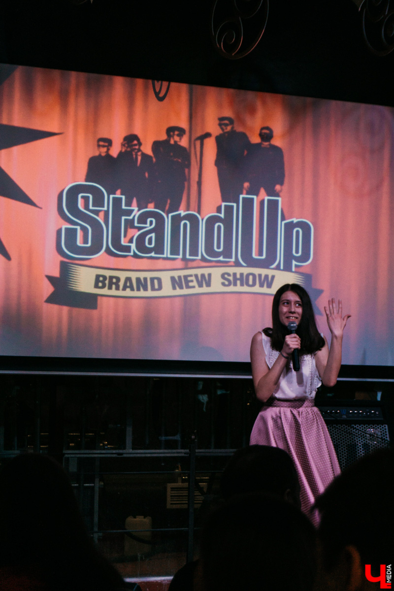 Резидент «StandUp» на ТНТ Виктория Складчикова собрала более сотни владимирских женщин на откровенный диалог. Собственно, о чем говорят женщины?