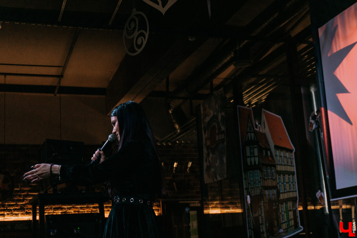 Резидент «StandUp» на ТНТ Виктория Складчикова собрала более сотни владимирских женщин на откровенный диалог. Собственно, о чем говорят женщины?