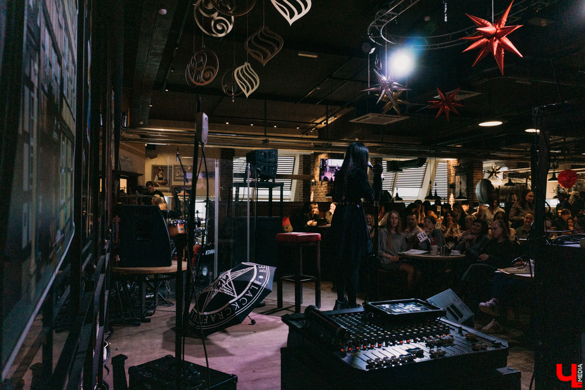 Резидент «StandUp» на ТНТ Виктория Складчикова собрала более сотни владимирских женщин на откровенный диалог. Собственно, о чем говорят женщины?