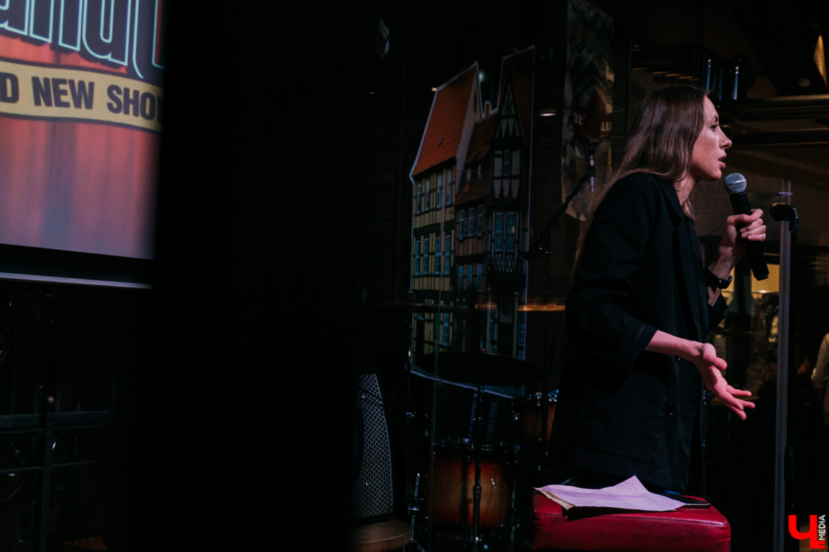 Резидент «StandUp» на ТНТ Виктория Складчикова собрала более сотни владимирских женщин на откровенный диалог. Собственно, о чем говорят женщины?