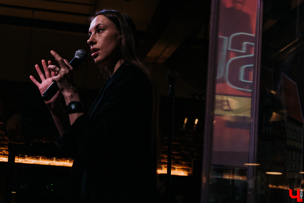 Резидент «StandUp» на ТНТ Виктория Складчикова собрала более сотни владимирских женщин на откровенный диалог. Собственно, о чем говорят женщины?