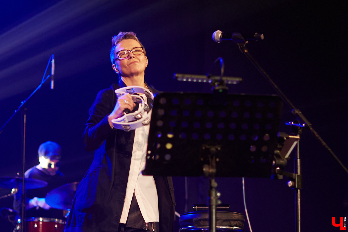 Накануне Международного женского дня к нам во Владимир пожаловали Светлана Сурганова и ее оркестр. Это был первый после длительной паузы концерт певицы.