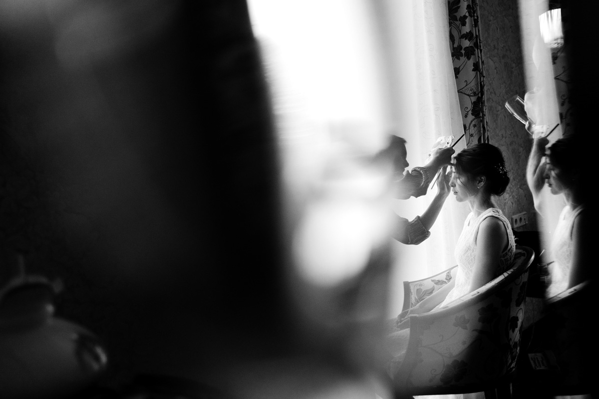 Во Владимире насчитывается более ста пятидесяти свадебных фотографов. К сожалению, не все из них соответствуют современным требованиям. Как же найти достойного?