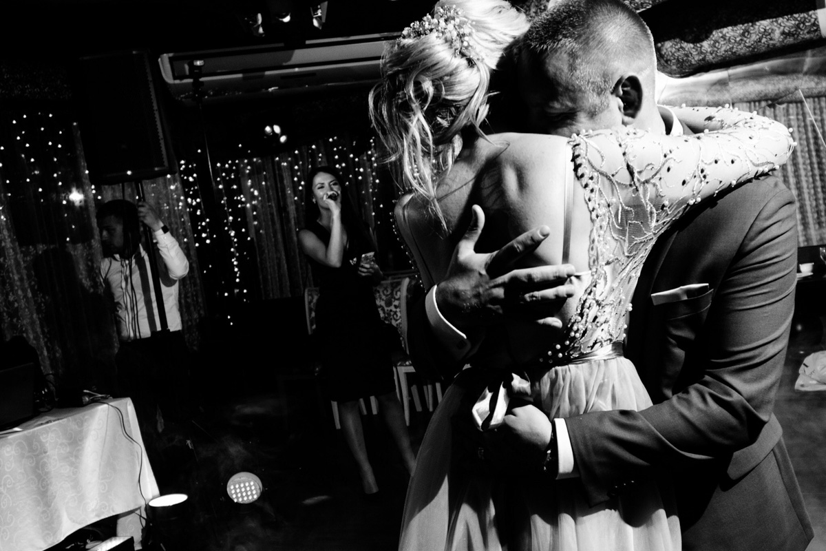 Во Владимире насчитывается более ста пятидесяти свадебных фотографов. К сожалению, не все из них соответствуют современным требованиям. Как же найти достойного?