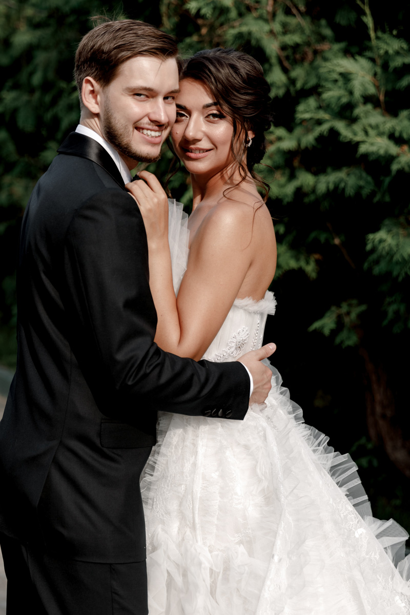 Во Владимире насчитывается более ста пятидесяти свадебных фотографов. К сожалению, не все из них соответствуют современным требованиям. Как же найти достойного?