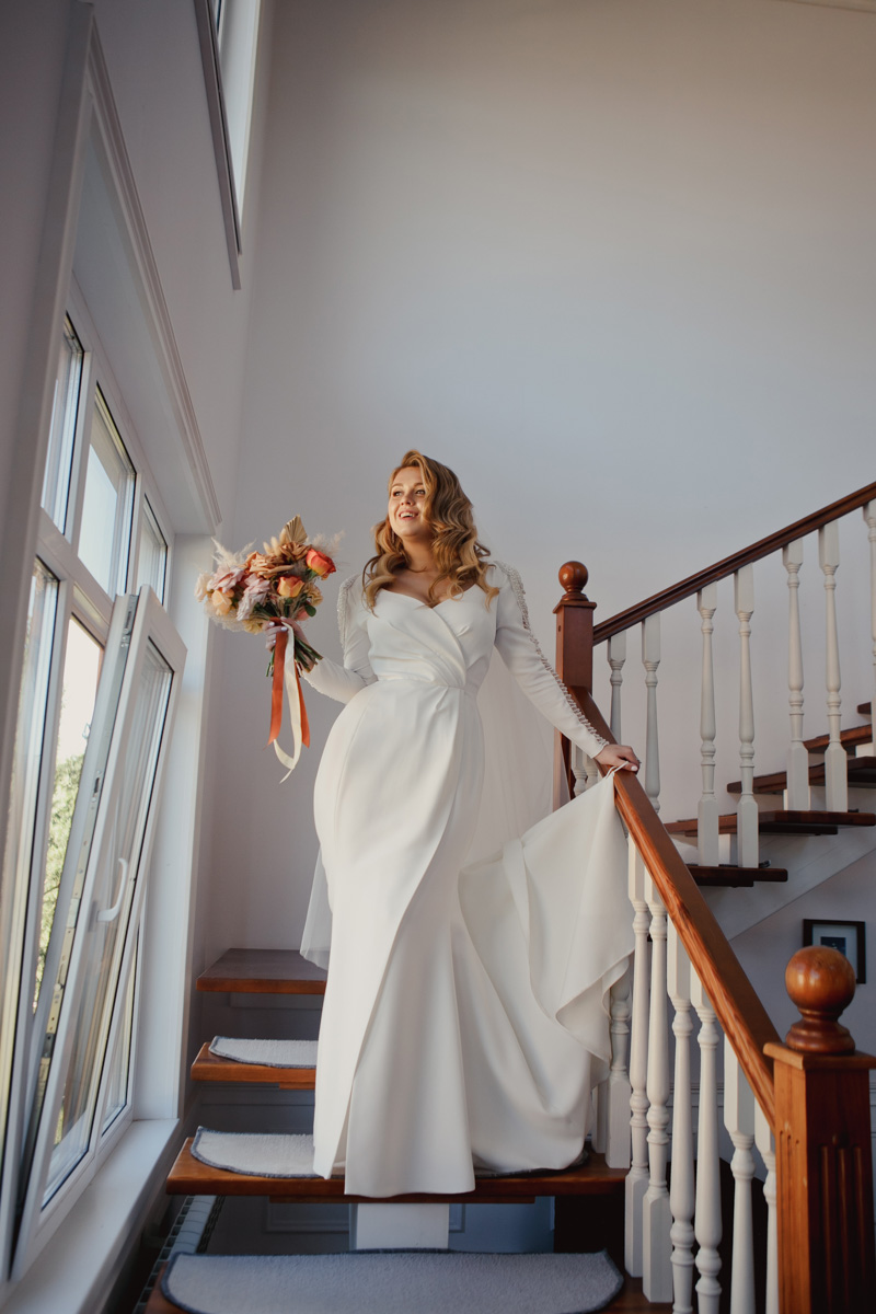 Во Владимире насчитывается более ста пятидесяти свадебных фотографов. К сожалению, не все из них соответствуют современным требованиям. Как же найти достойного?