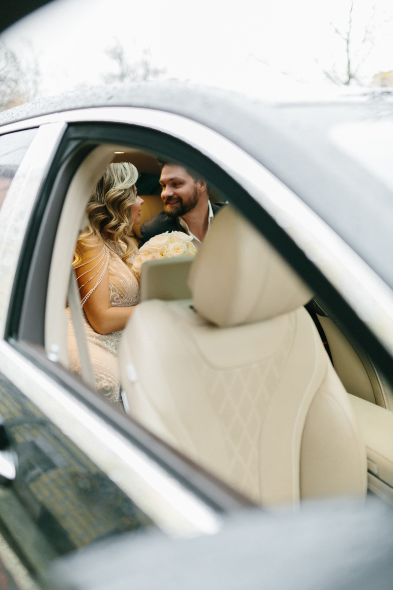 Во Владимире насчитывается более ста пятидесяти свадебных фотографов. К сожалению, не все из них соответствуют современным требованиям. Как же найти достойного?