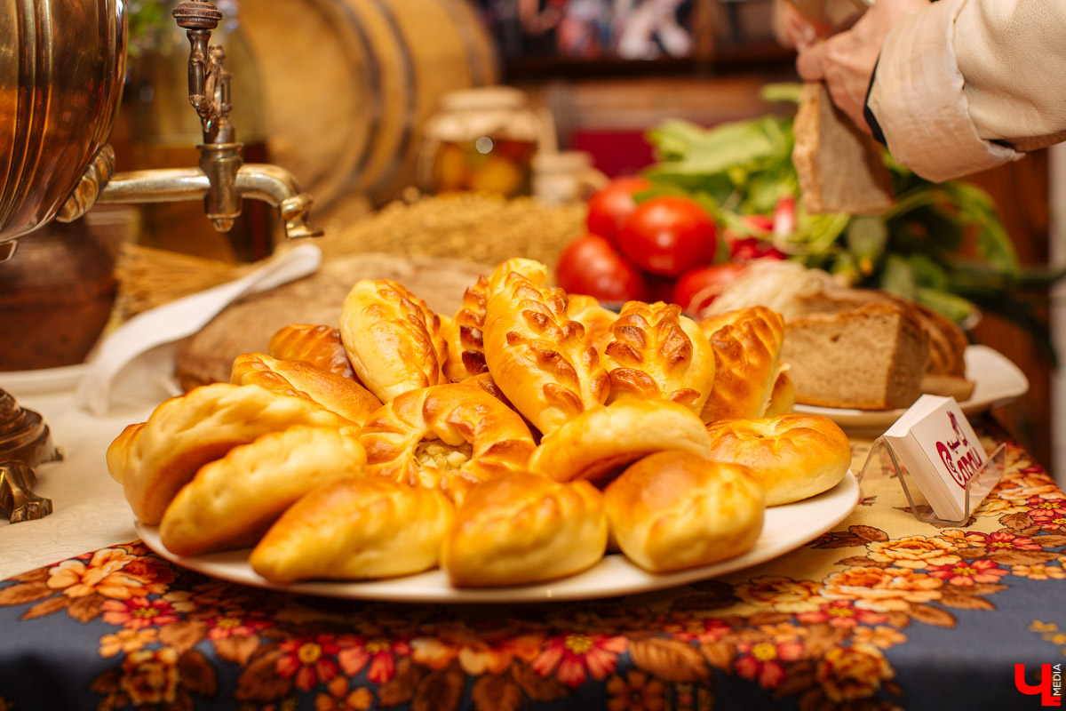 Актер сериала «Угрюм-река» Александр Яценко рассказал ведущему шоу «Вечерний Ургант», какое впечатление произвели на него работа и отдых в Суздале.