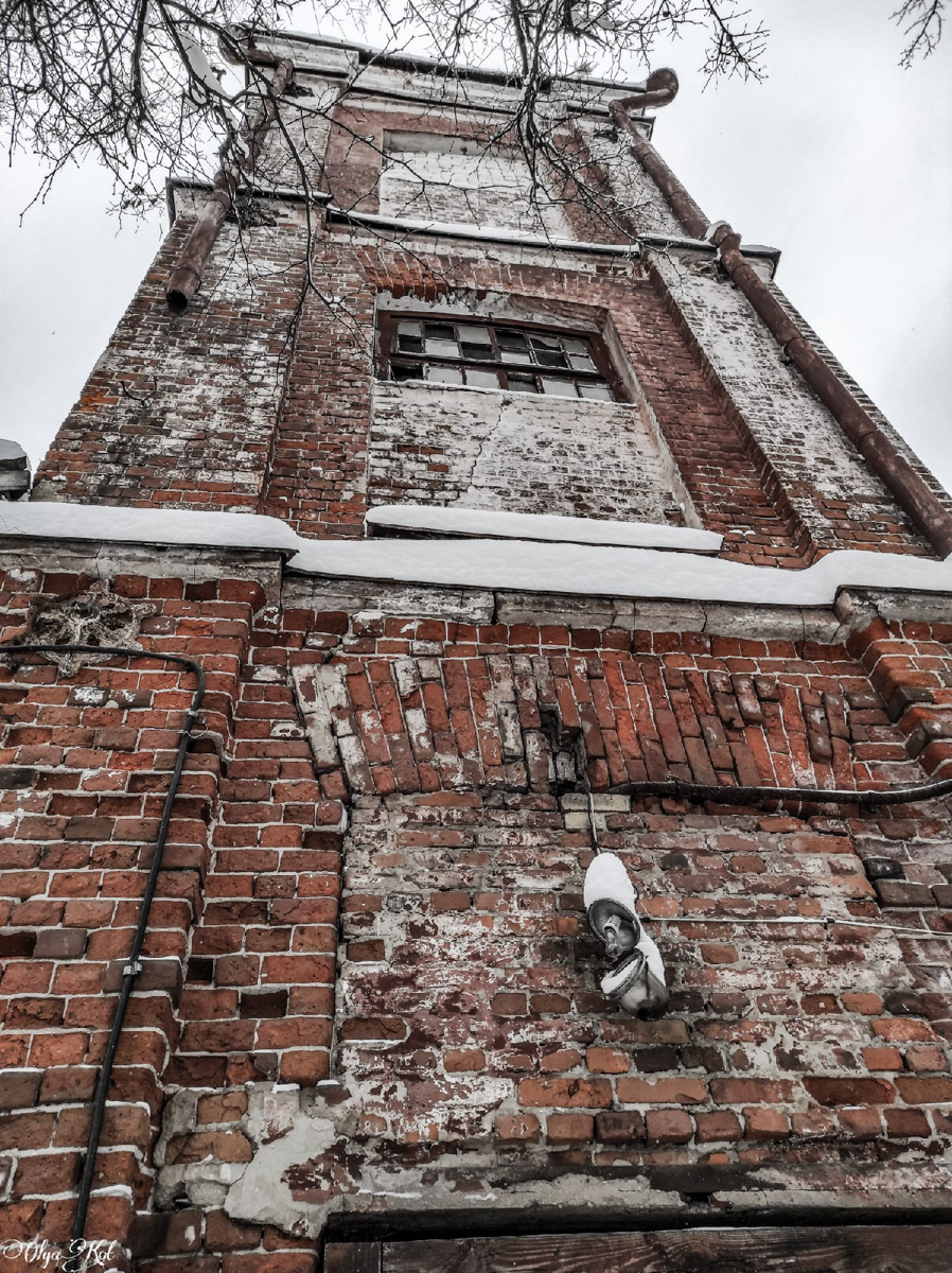 От эпохи фабрикантов до современной разрухи. Ковровской ткацкой фабрики им. Абельмана уже 200 лет. Ныне она заброшена. Тревел-блогер Ольга Кот поделилась ее фотографиями, а мы вспомнили о богатом прошлом постройки.