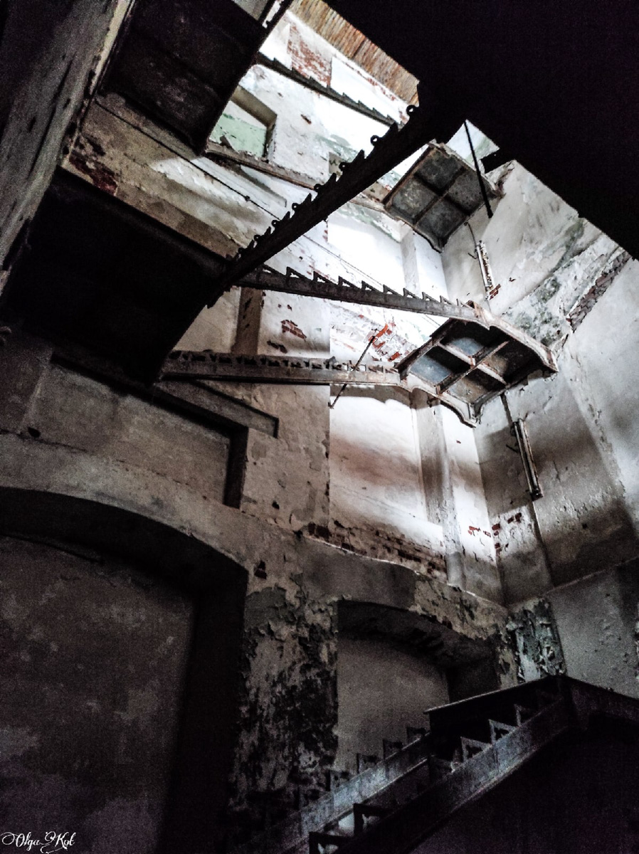 От эпохи фабрикантов до современной разрухи. Ковровской ткацкой фабрики им. Абельмана уже 200 лет. Ныне она заброшена. Тревел-блогер Ольга Кот поделилась ее фотографиями, а мы вспомнили о богатом прошлом постройки.