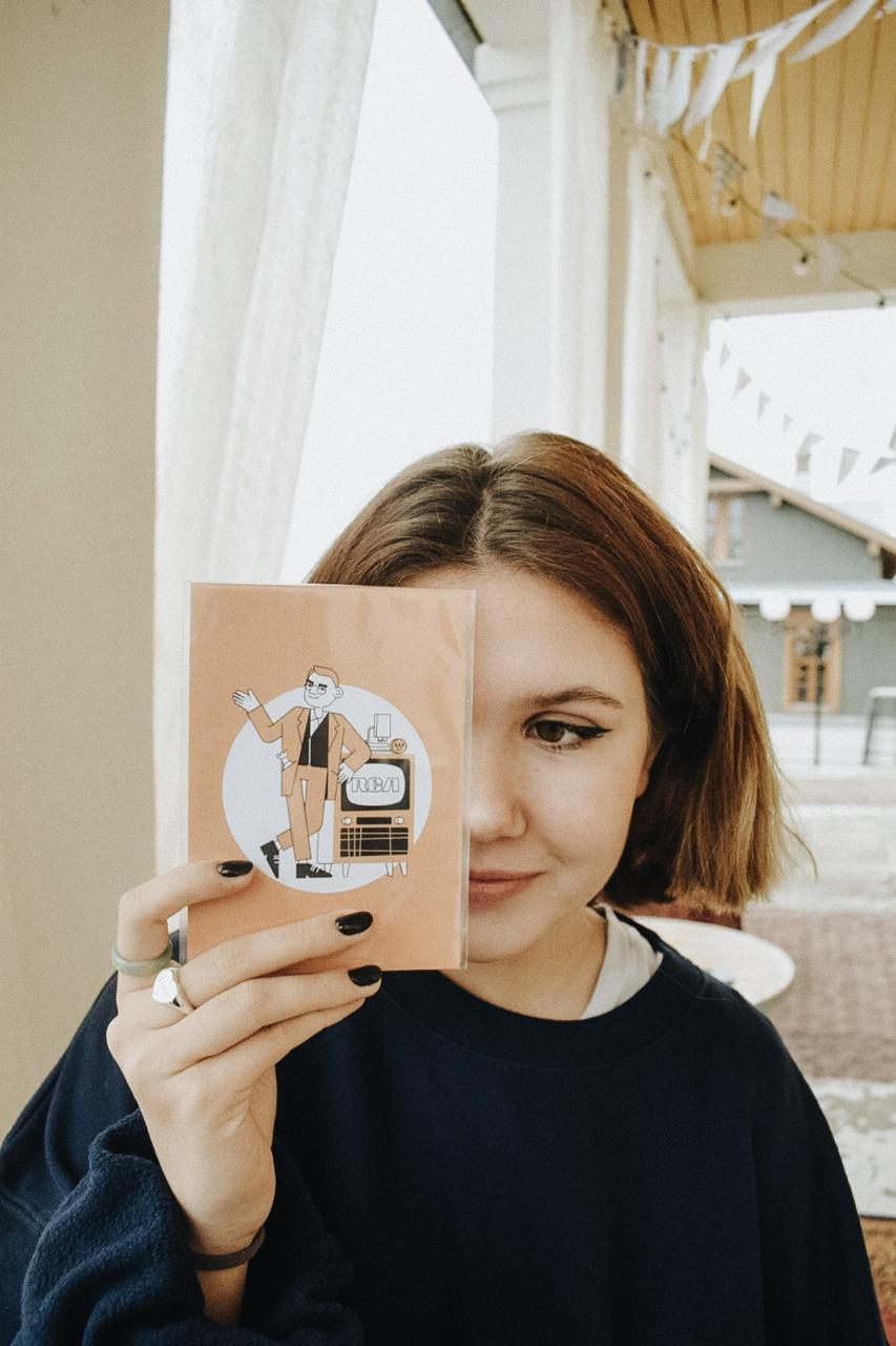 Ты с Северной? А если шоппер найду? Разбираемся в локальной идентификации горожан по мерчу, гуляем с нескучными стикерпаками и помогаем художникам в поисках локаций для граффити.