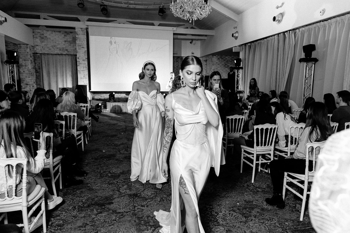 Смелые и трендовые платья, которые в скором времени украсят невест города Владимира. Детально разбираем новшества сезона-2021 и выбираем самый эффектный образ «Завтрака с невестой»!