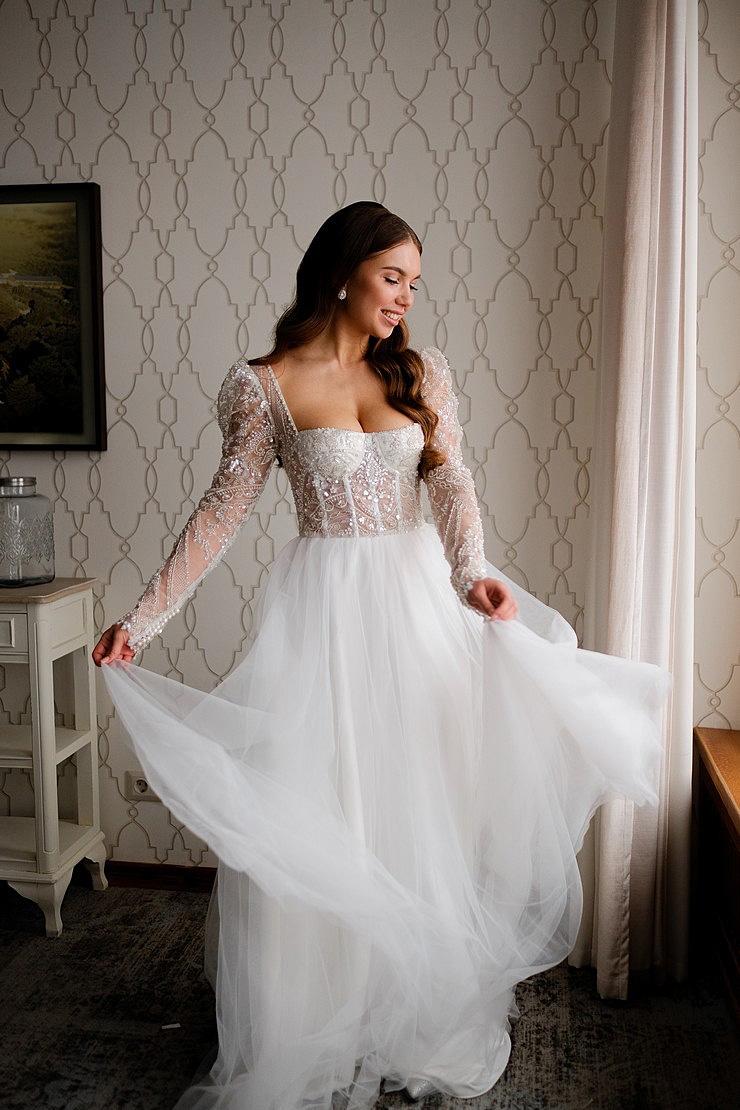 Смелые и трендовые платья, которые в скором времени украсят невест города Владимира. Детально разбираем новшества сезона-2021 и выбираем самый эффектный образ «Завтрака с невестой»!