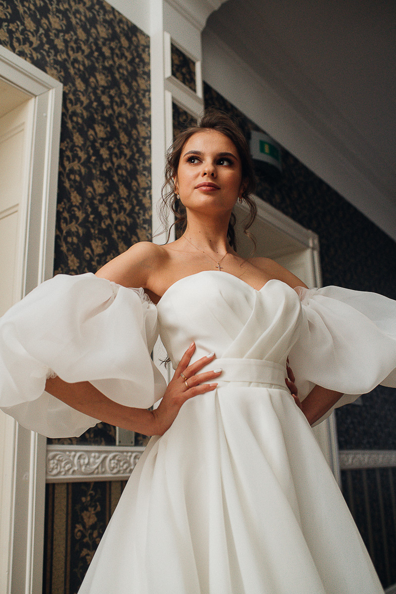 Смелые и трендовые платья, которые в скором времени украсят невест города Владимира. Детально разбираем новшества сезона-2021 и выбираем самый эффектный образ «Завтрака с невестой»!