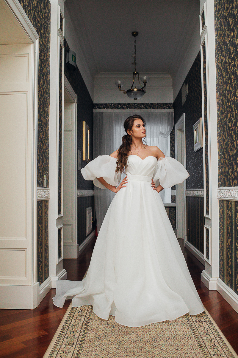 Смелые и трендовые платья, которые в скором времени украсят невест города Владимира. Детально разбираем новшества сезона-2021 и выбираем самый эффектный образ «Завтрака с невестой»!