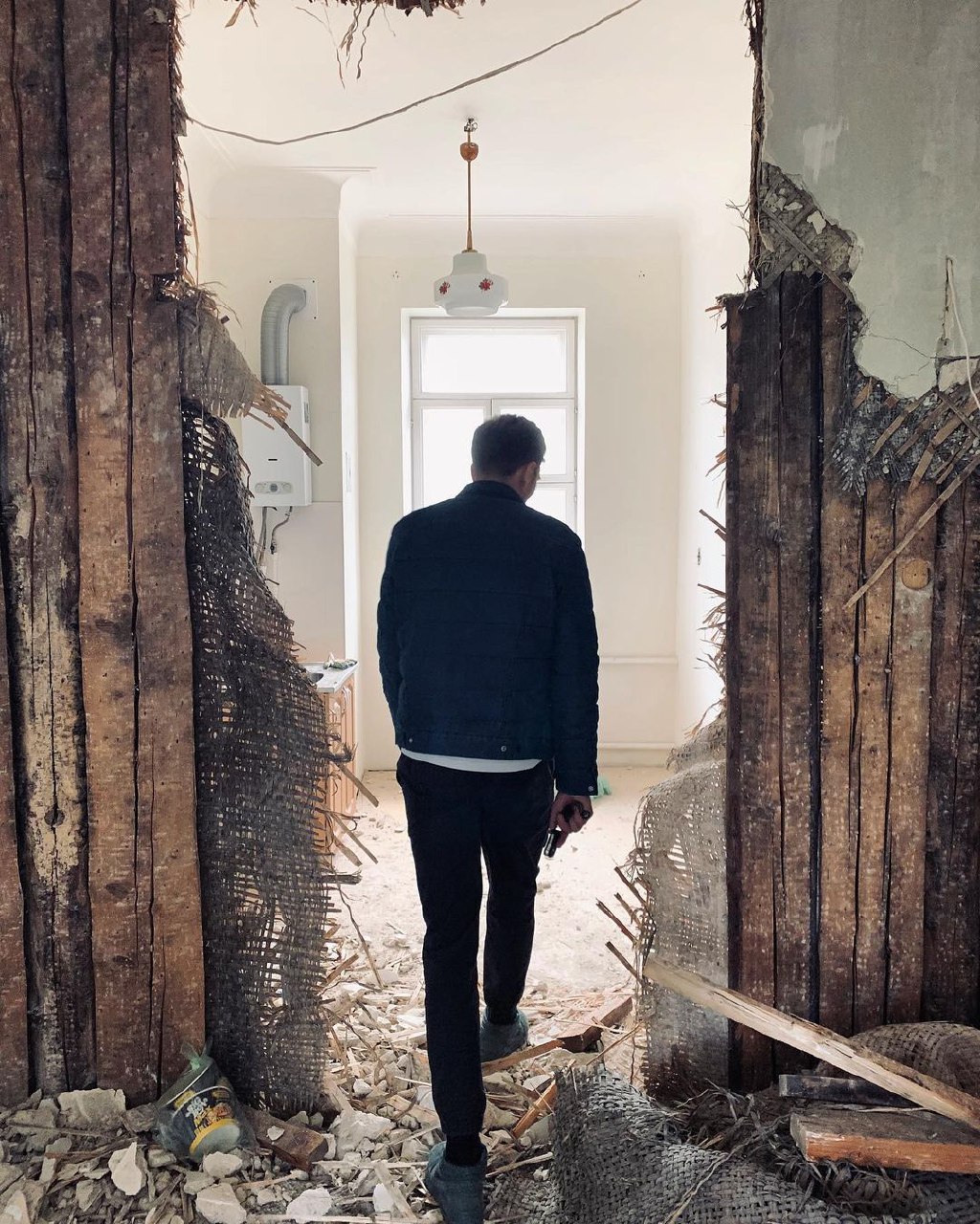 В «сталинку» после новостройки: Артемьевы переехали на Ерофеевский спуск и не прогадали. Что привлекло семью в старой квартире помимо 70 квадратов с видом на центральные достопримечательности?