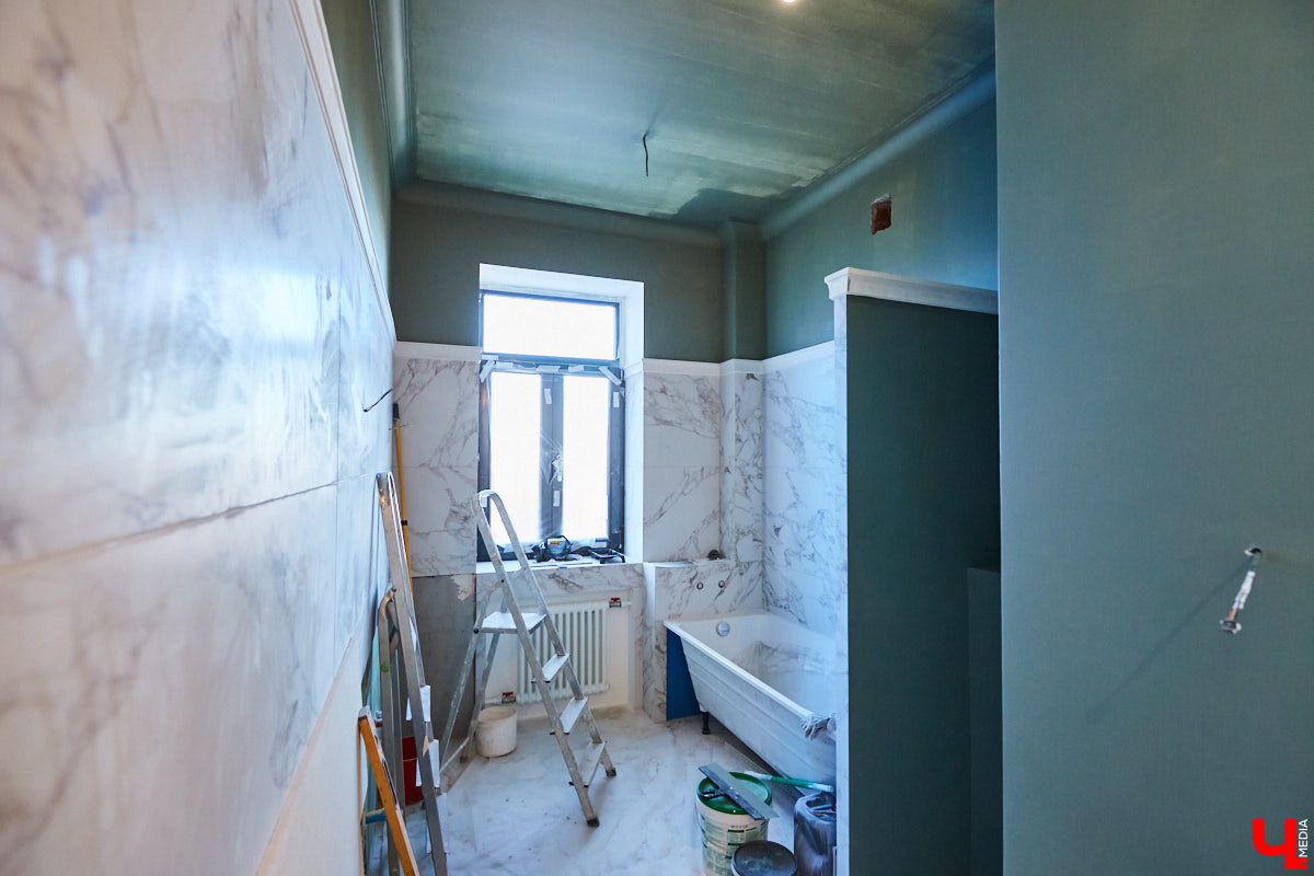 В «сталинку» после новостройки: Артемьевы переехали на Ерофеевский спуск и не прогадали. Что привлекло семью в старой квартире помимо 70 квадратов с видом на центральные достопримечательности?