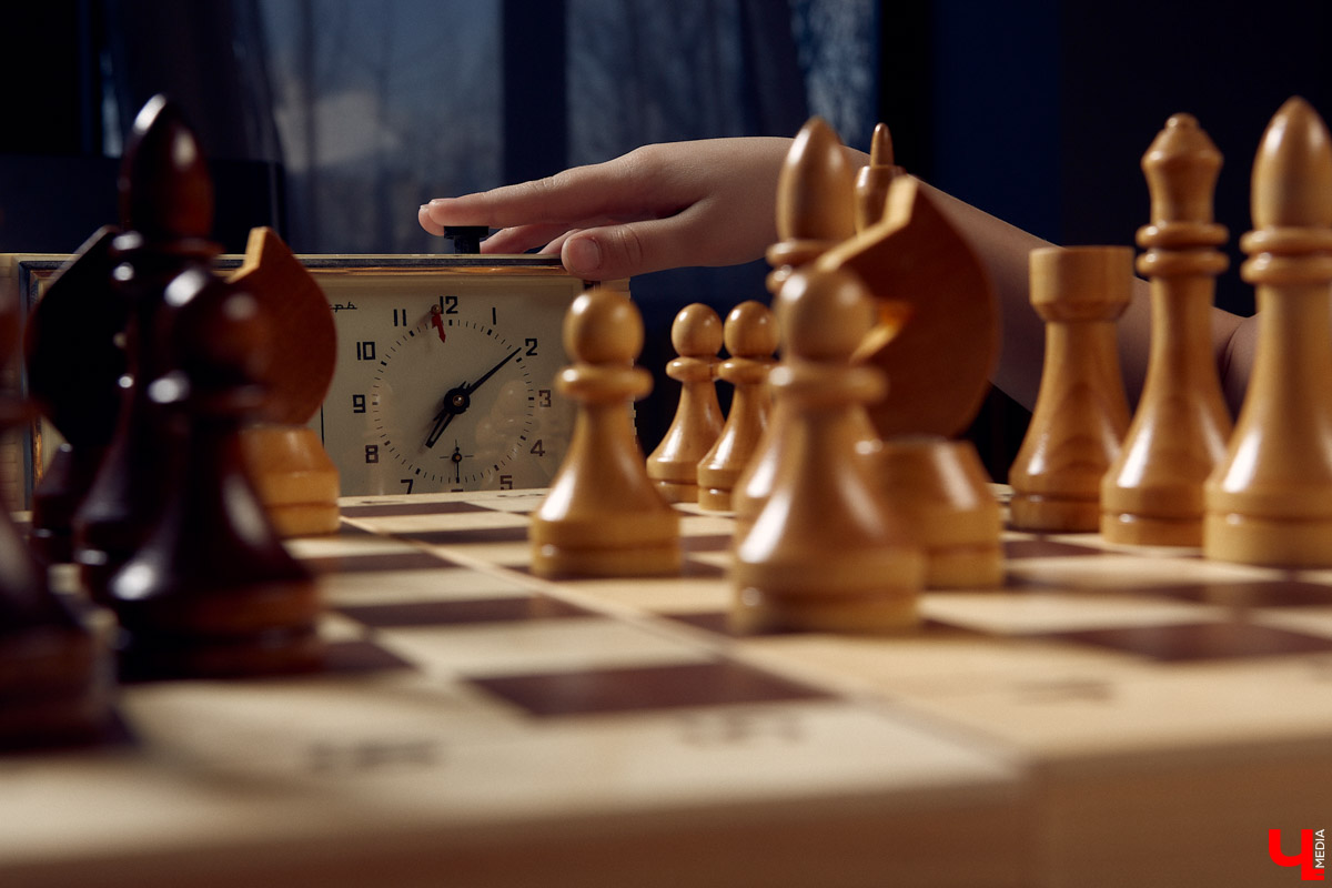 Диане Преображенской десять лет, а она уже пятый год профессионально занимается шахматами. Мечтает стать гроссмейстером и уверенно идет к своей цели. Родители юной спортсменки поделились планами на будущее талантливой дочери.