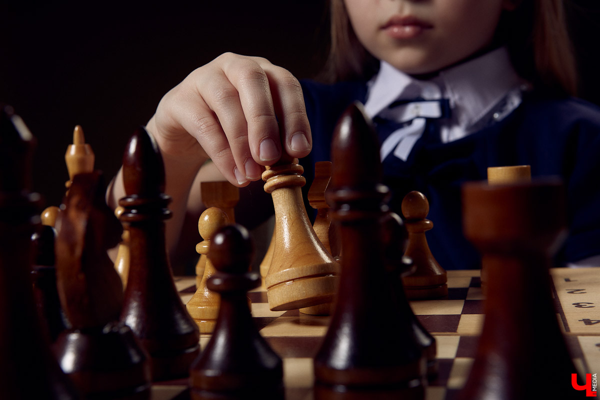 Диане Преображенской десять лет, а она уже пятый год профессионально занимается шахматами. Мечтает стать гроссмейстером и уверенно идет к своей цели. Родители юной спортсменки поделились планами на будущее талантливой дочери.