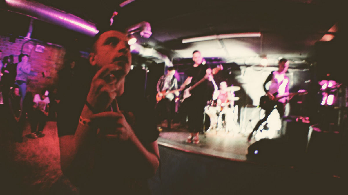 Панк после стольких лет? Всегда. Владимирская группа PLEASE PLEASE ME о создании местной андеграунд-тусовки, переезде в Москву и нестареющем творчестве.