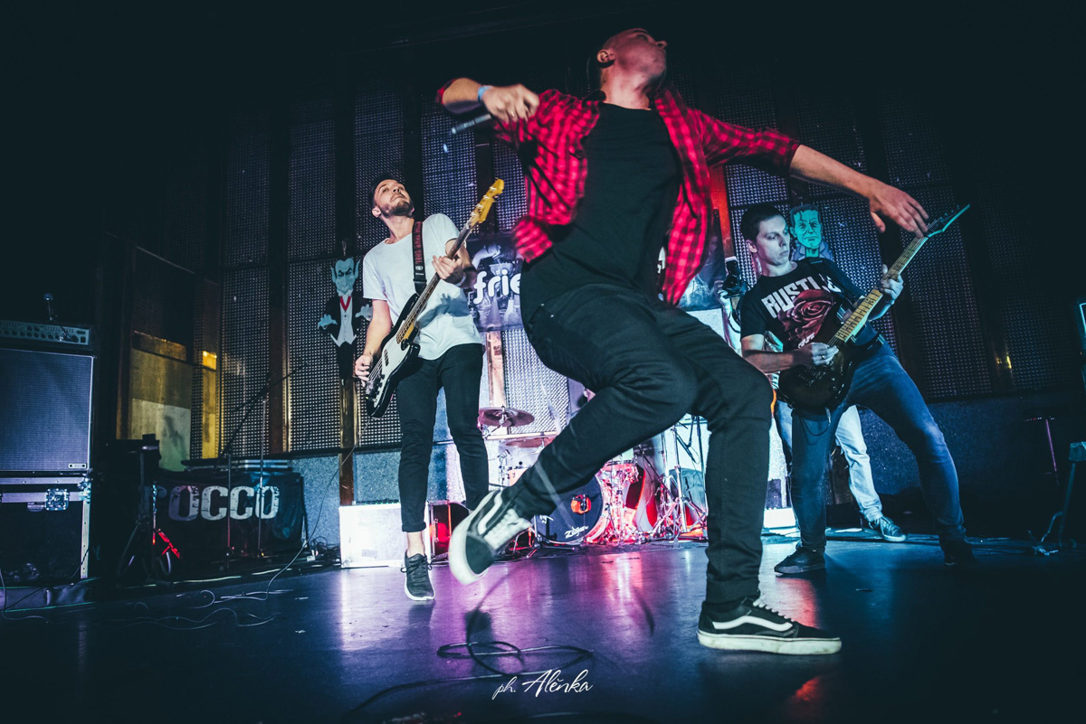 Панк после стольких лет? Всегда. Владимирская группа PLEASE PLEASE ME о создании местной андеграунд-тусовки, переезде в Москву и нестареющем творчестве.