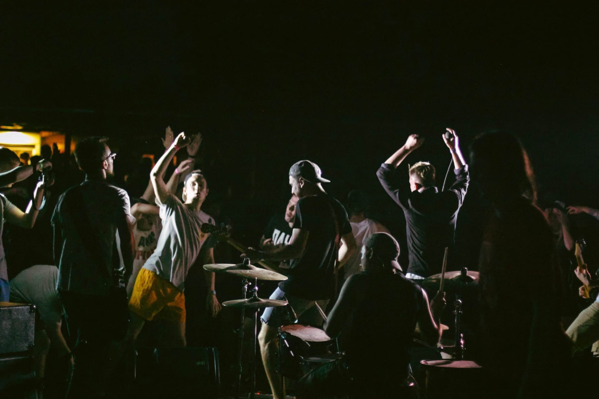 Панк после стольких лет? Всегда. Владимирская группа PLEASE PLEASE ME о создании местной андеграунд-тусовки, переезде в Москву и нестареющем творчестве.