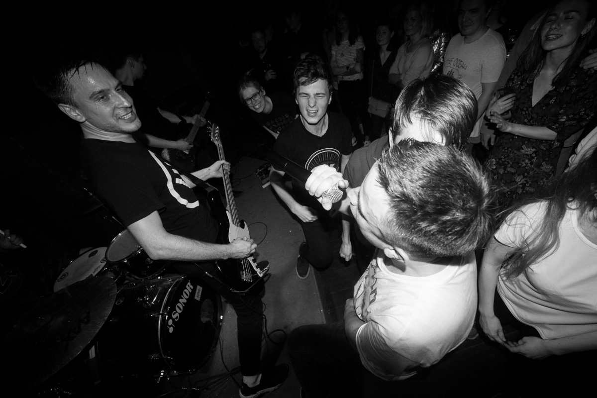 Панк после стольких лет? Всегда. Владимирская группа PLEASE PLEASE ME о создании местной андеграунд-тусовки, переезде в Москву и нестареющем творчестве.