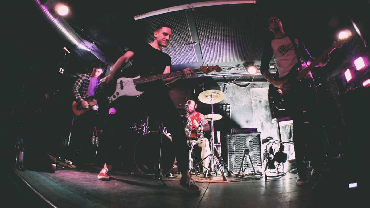 Панк после стольких лет? Всегда. Владимирская группа PLEASE PLEASE ME о создании местной андеграунд-тусовки, переезде в Москву и нестареющем творчестве.