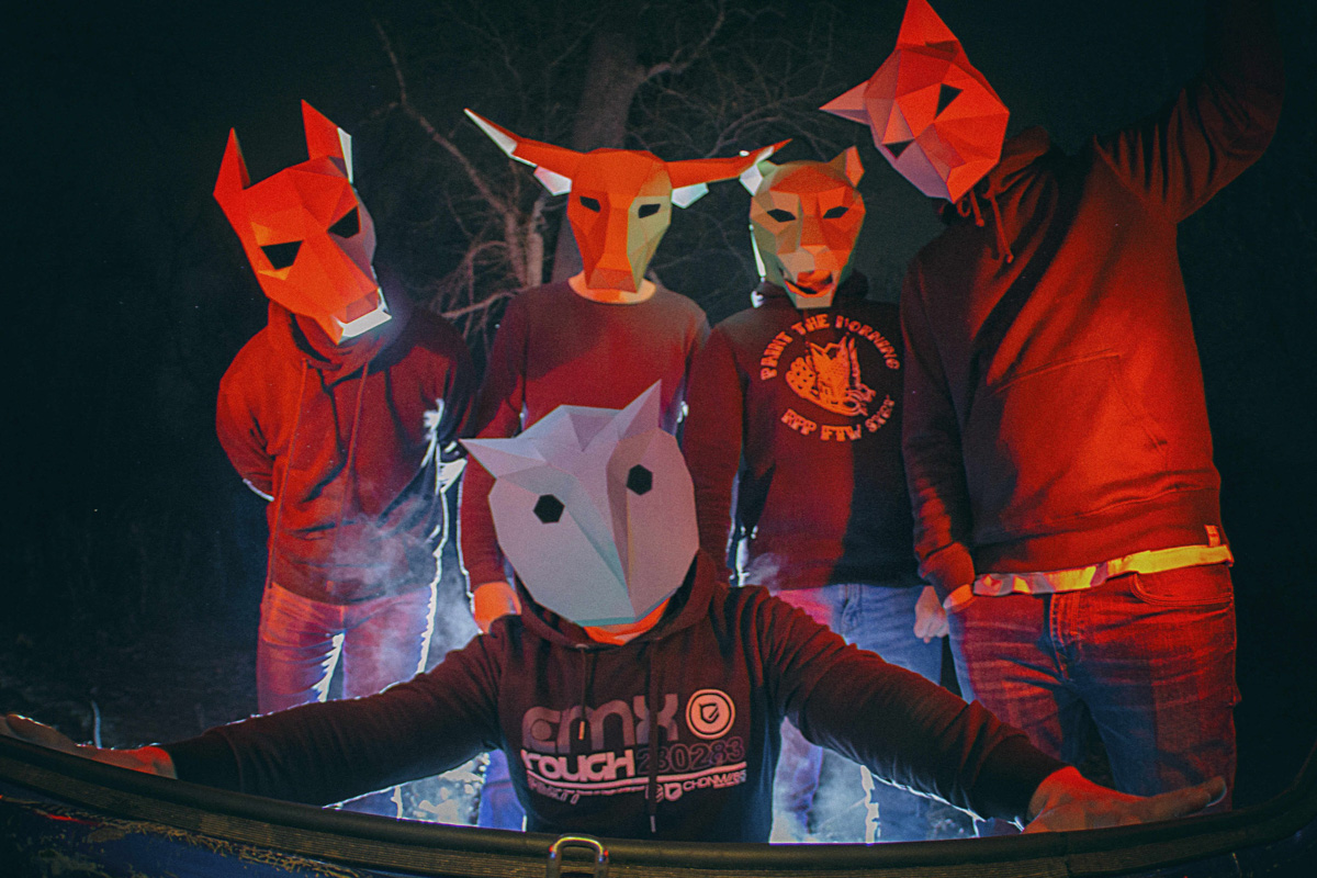 Панк после стольких лет? Всегда. Владимирская группа PLEASE PLEASE ME о создании местной андеграунд-тусовки, переезде в Москву и нестареющем творчестве.