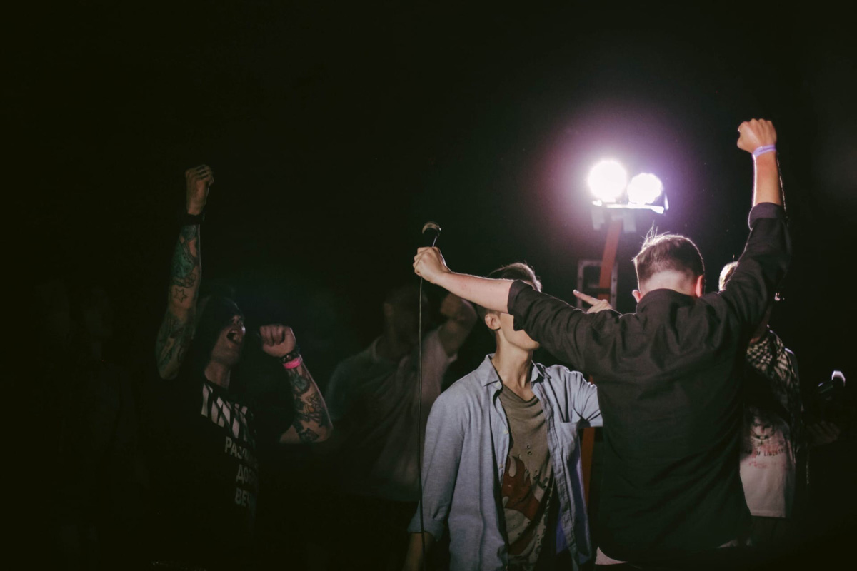 Панк после стольких лет? Всегда. Владимирская группа PLEASE PLEASE ME о создании местной андеграунд-тусовки, переезде в Москву и нестареющем творчестве.