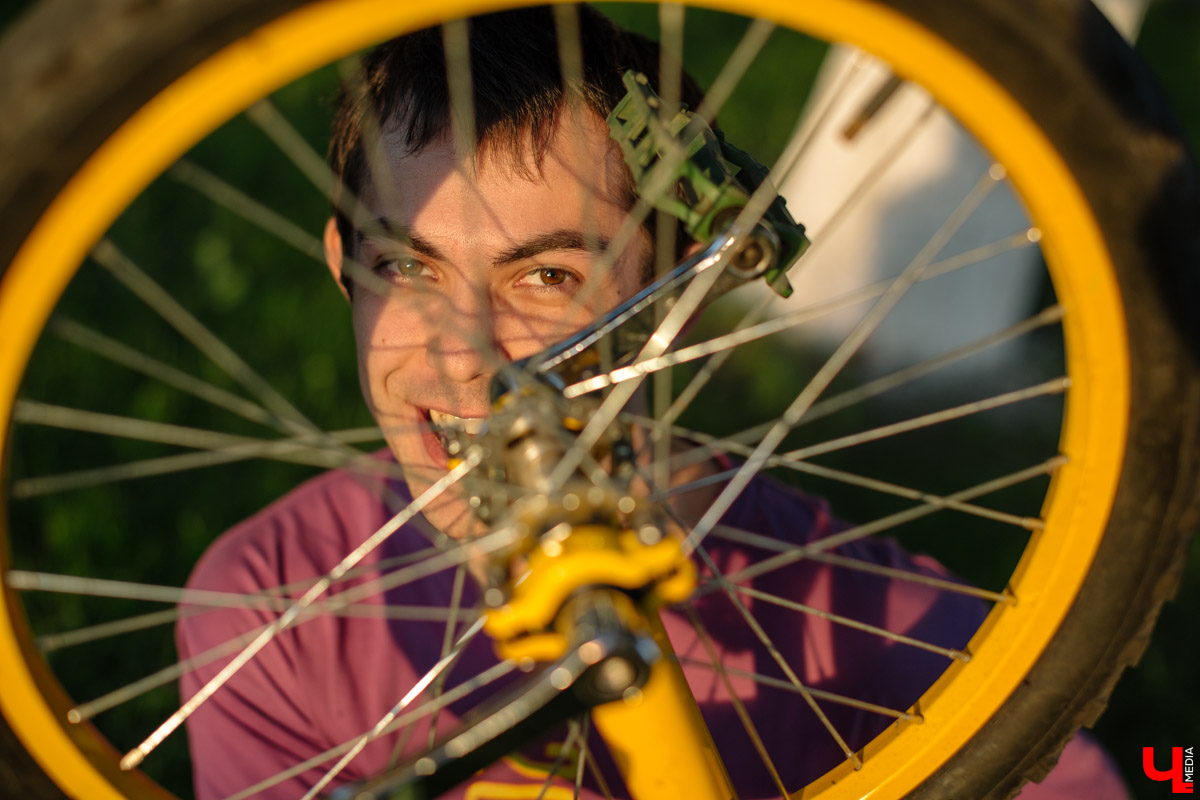 Дамы, валеты, короли. Владимирские Instagram-пользователи могли наткнуться на необычный аккаунт — игральные карты на фоне городских улиц. Это экспериментальный проект «4romen», продвигающий идею стрит-арта без вандализма.