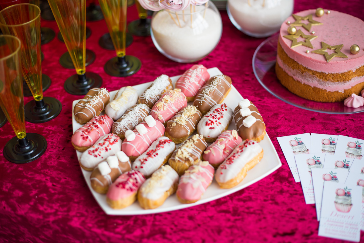 Кружева и пайетки, пышные платья и лаконичная, но оригинальная школьная форма, модели от 2 до 15 лет - так во Владимире прошел первый модный показ детской одежды для детей и подростков Vladimir kids fashion day.