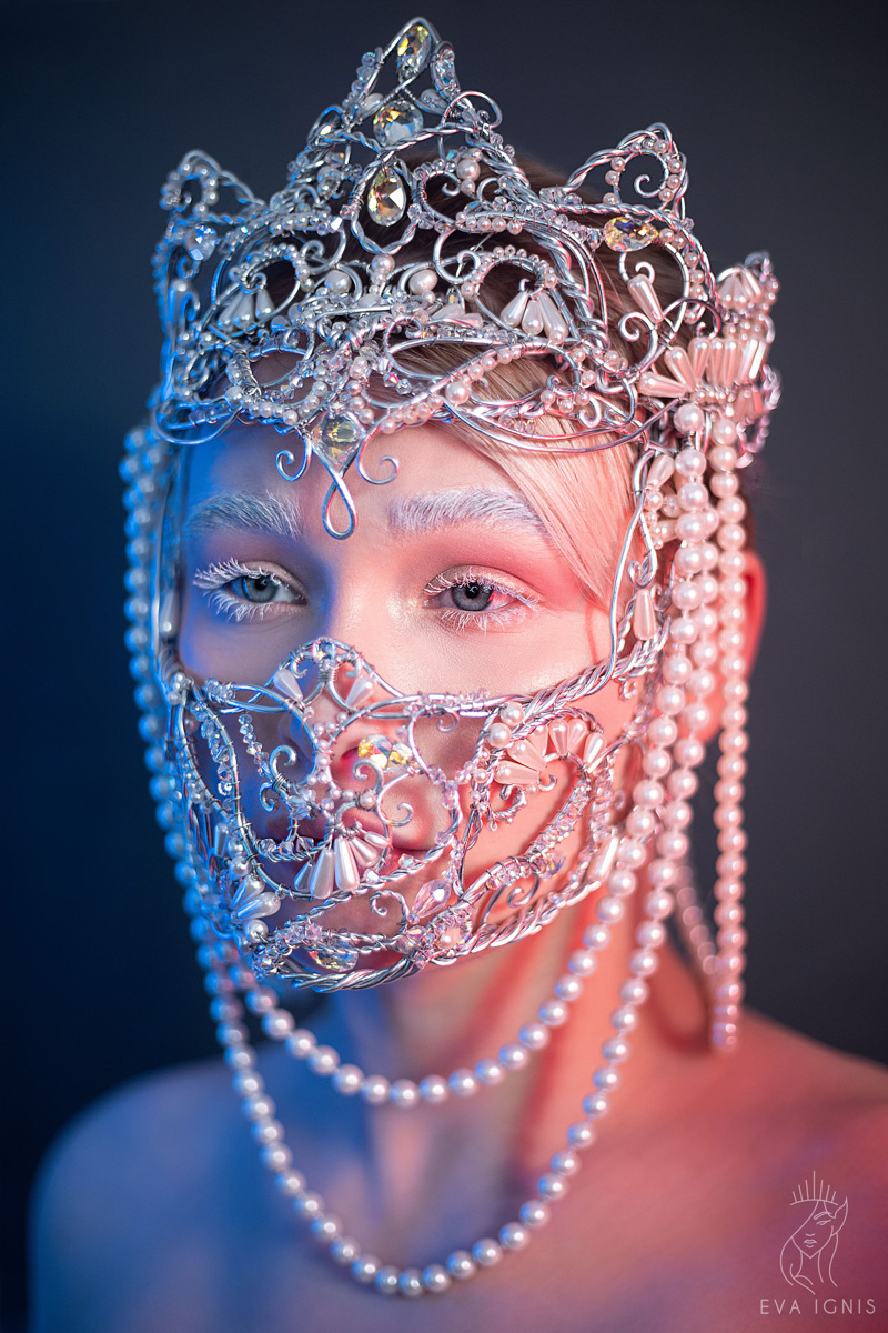 Fashion Week Milan - одно из топовых событий в мире моды. И в нем поучаствовала дизайнер Евгения Хренова. Владимирская мастерица представила свою коллекцию масок.