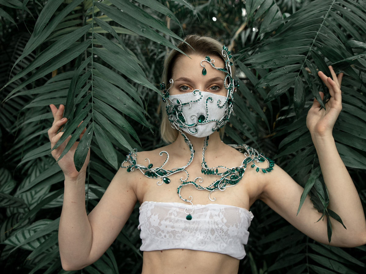 Fashion Week Milan - одно из топовых событий в мире моды. И в нем поучаствовала дизайнер Евгения Хренова. Владимирская мастерица представила свою коллекцию масок.