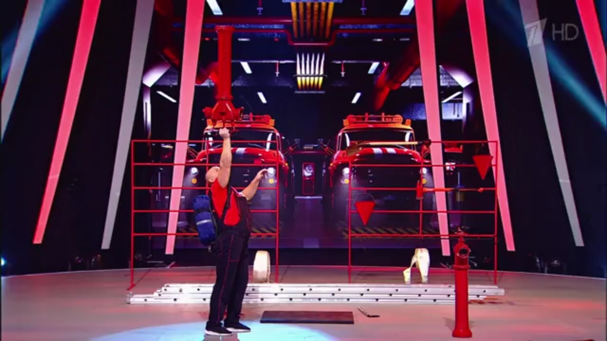 Никита Меркутов - спасатель, тушит пожары. А в свободное время занимается тяжелой атлетикой. В эфире Первого канала муромский огнеборец совместил две ипостаси.