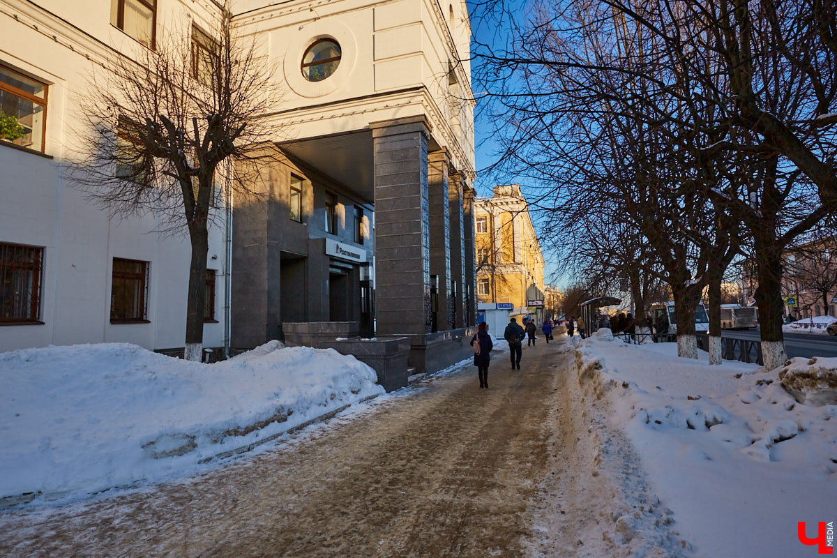 Эмоции, игра, метафора в облике строений, колоннады и арки — все это черты постмодернизма. Вместе с Людмилой Басмановой, членом Союза архитекторов России, мы составили обзор зданий в этом сложном, но довольно необычном архитектурном стиле.