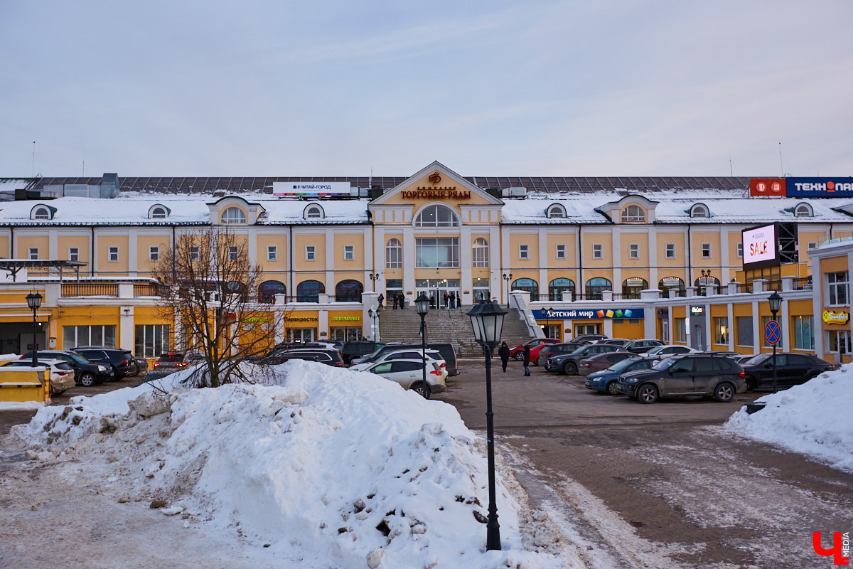 Эмоции, игра, метафора в облике строений, колоннады и арки — все это черты постмодернизма. Вместе с Людмилой Басмановой, членом Союза архитекторов России, мы составили обзор зданий в этом сложном, но довольно необычном архитектурном стиле.