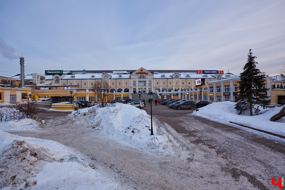 Эмоции, игра, метафора в облике строений, колоннады и арки — все это черты постмодернизма. Вместе с Людмилой Басмановой, членом Союза архитекторов России, мы составили обзор зданий в этом сложном, но довольно необычном архитектурном стиле.