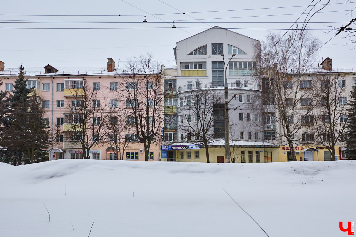 Эмоции, игра, метафора в облике строений, колоннады и арки — все это черты постмодернизма. Вместе с Людмилой Басмановой, членом Союза архитекторов России, мы составили обзор зданий в этом сложном, но довольно необычном архитектурном стиле.