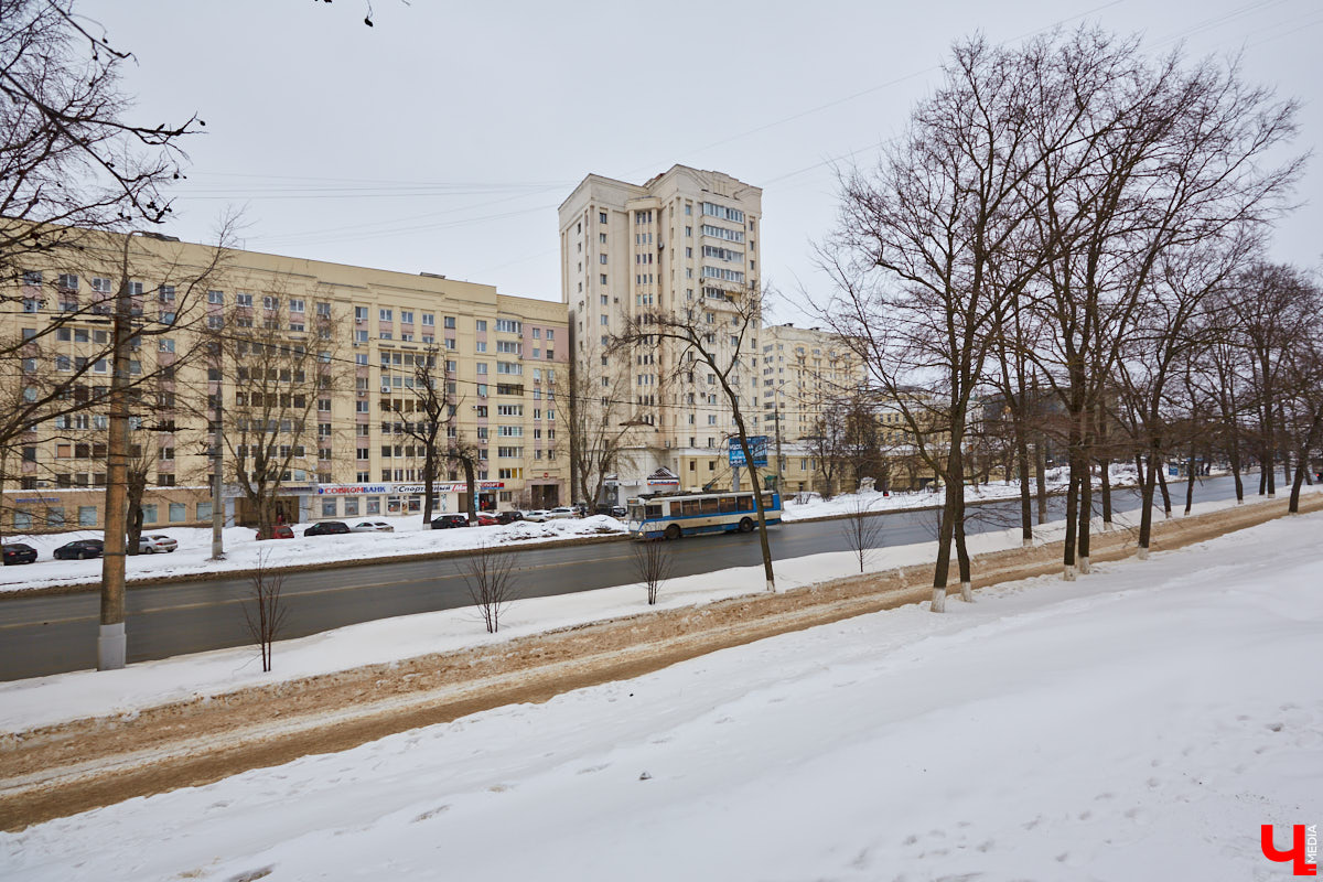 Эмоции, игра, метафора в облике строений, колоннады и арки — все это черты постмодернизма. Вместе с Людмилой Басмановой, членом Союза архитекторов России, мы составили обзор зданий в этом сложном, но довольно необычном архитектурном стиле.