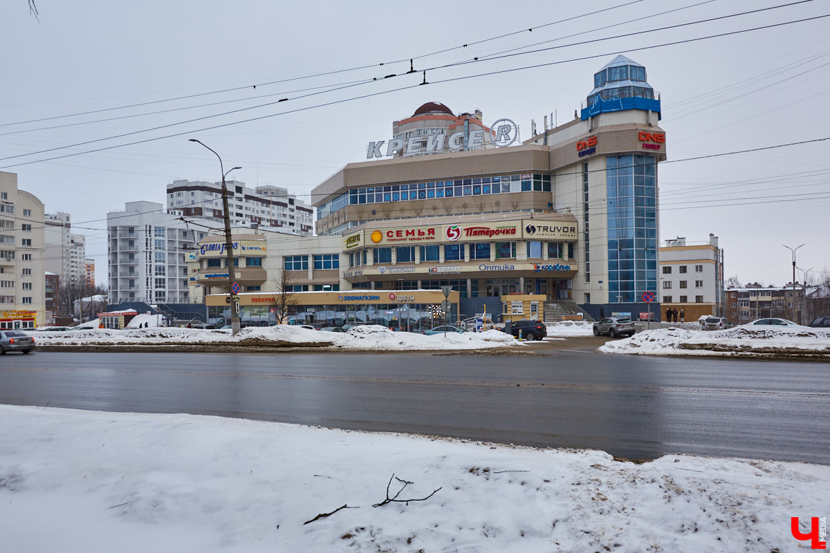 Эмоции, игра, метафора в облике строений, колоннады и арки — все это черты постмодернизма. Вместе с Людмилой Басмановой, членом Союза архитекторов России, мы составили обзор зданий в этом сложном, но довольно необычном архитектурном стиле.