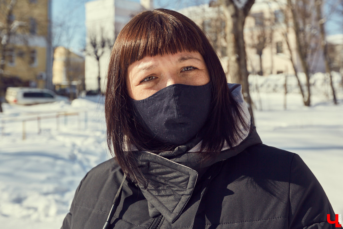 Владимирцы, переболевшие коронавирусом, поделились своими историями о том, как протекала у них эта болезнь, какие были осложнения после и как долго длился процесс восстановления.