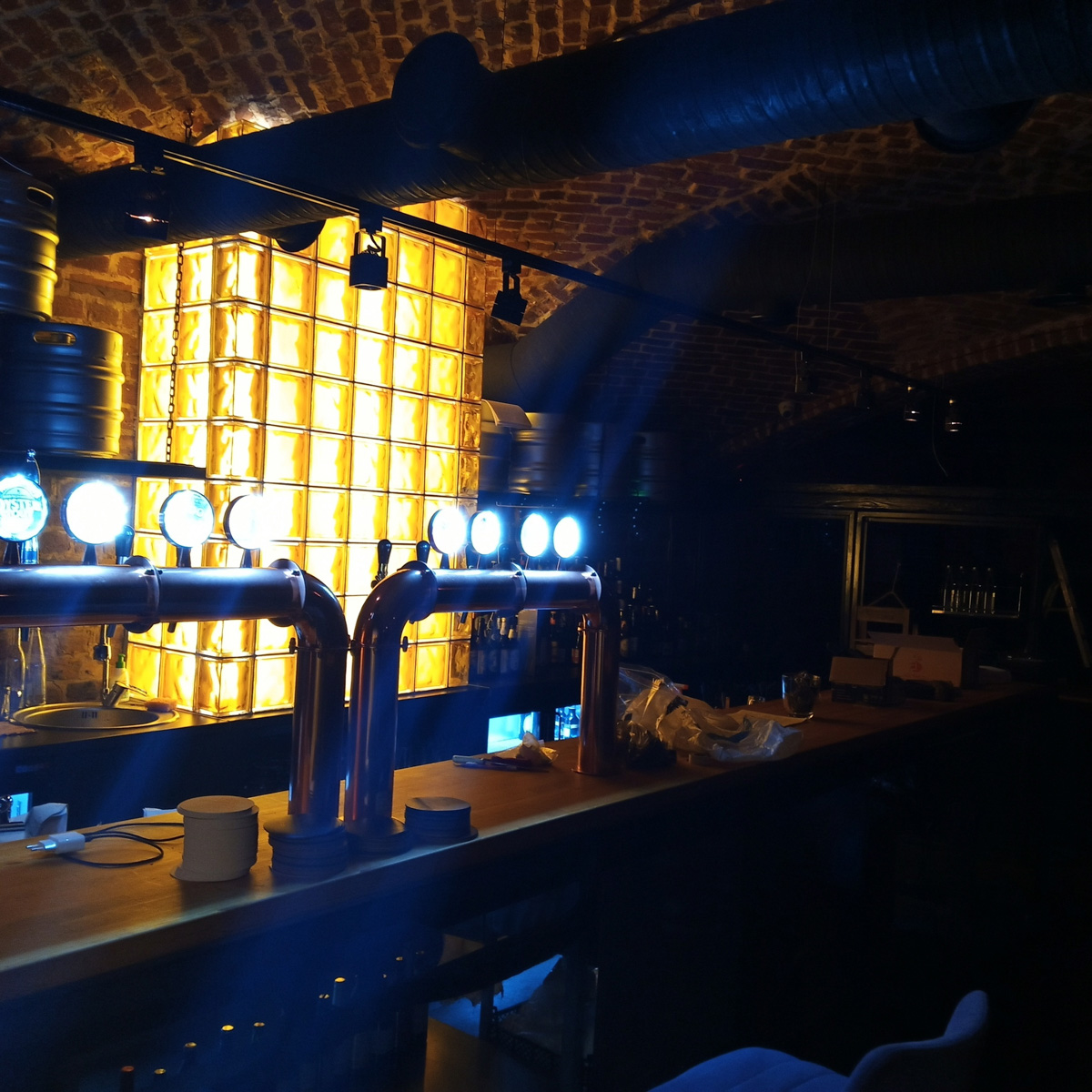 Теперь не обязательно скучать по КаZантипу: во Владимире появился свой рейв-кластер KATHARSYS. О планах на серию музыкальных мероприятий и дебютной вечеринке рассказал организатор Даня Дубровный.