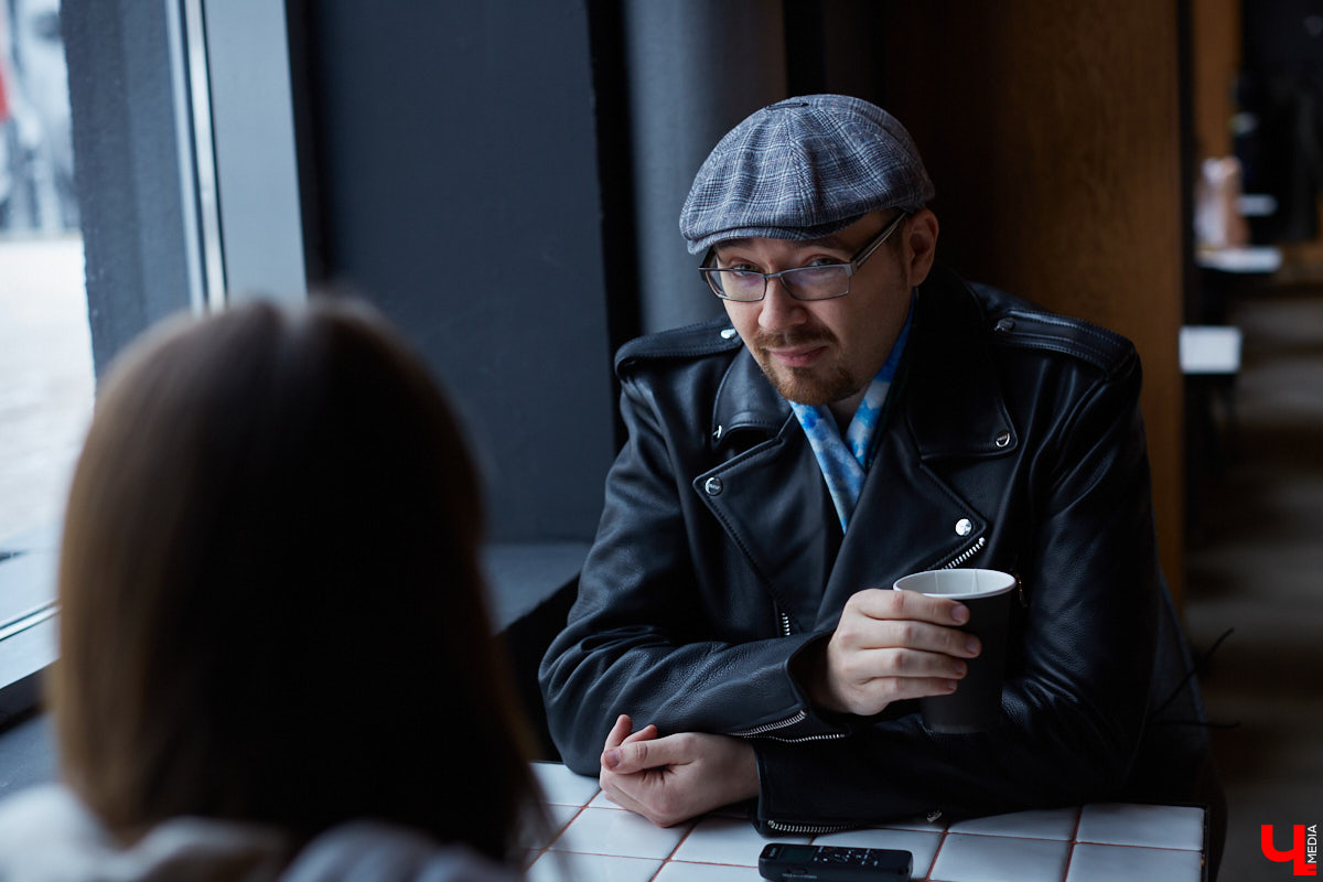 Тот самый парень, который на фоне флага Конфедерации бубнит о «клюквенных стереотипах». Обсуждаем с Мятежником Джеком современную киноиндустрию, общение с режиссерами, сотрудничество с BadComedian и многое другое.