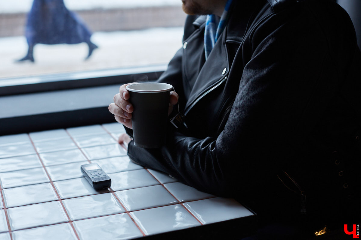 Тот самый парень, который на фоне флага Конфедерации бубнит о «клюквенных стереотипах». Обсуждаем с Мятежником Джеком современную киноиндустрию, общение с режиссерами, сотрудничество с BadComedian и многое другое.